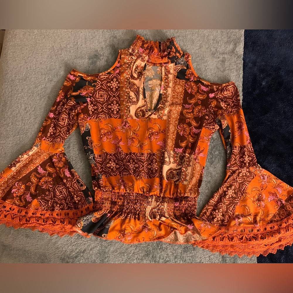Fun Key Hole Flare Sleeve Top